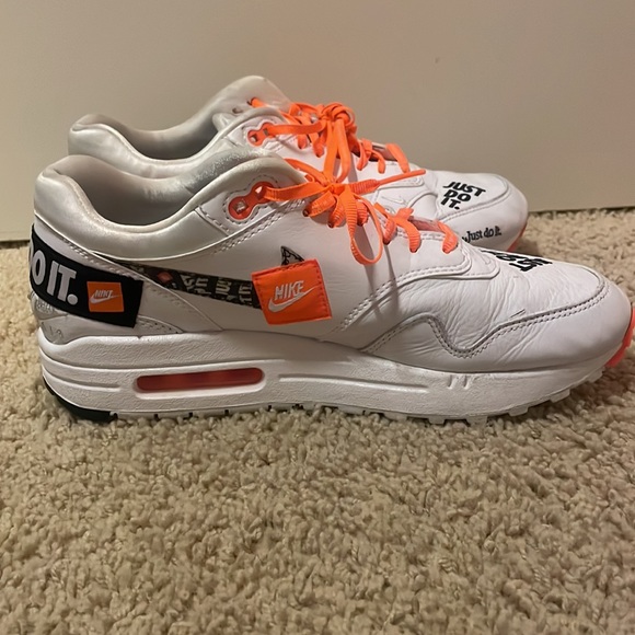 Nike Air Max 1 ‘Just Do It’ Sneakers - Picture 2 of 4